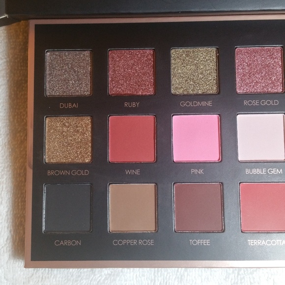 Focallure Favors Eyeshadow Palette - Picture 3 of 4